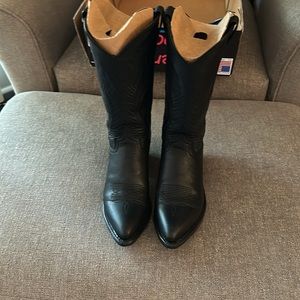 Women’s Black Leather pointed toe cowboy boots.